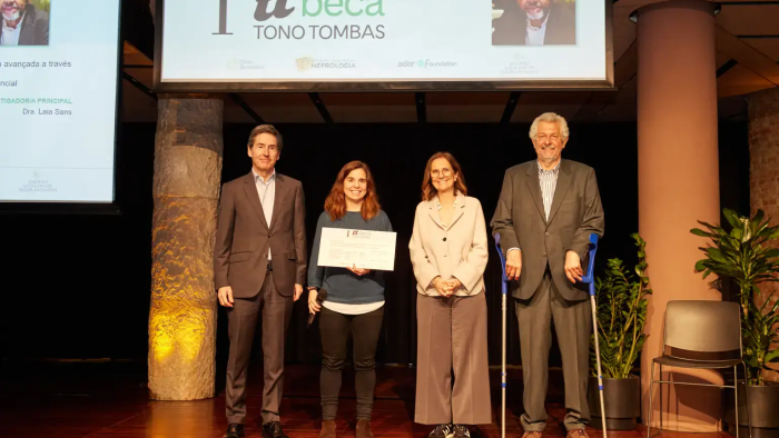 Entrega beca Tono Tombas