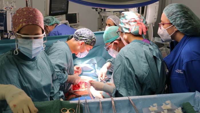 Profesionales en el Bloque Quirúrgico realizando un trasplante pulmonar