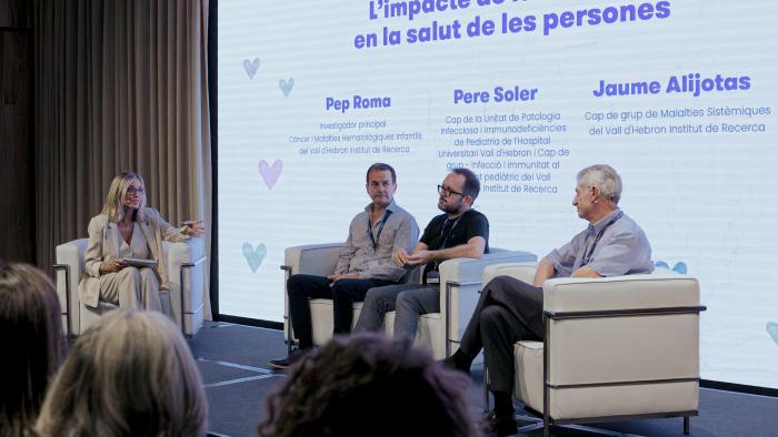 Dr. Josep Roma, Dr. Pere Soler i Dr. Jaume Alijotas amb Elisenda Camps