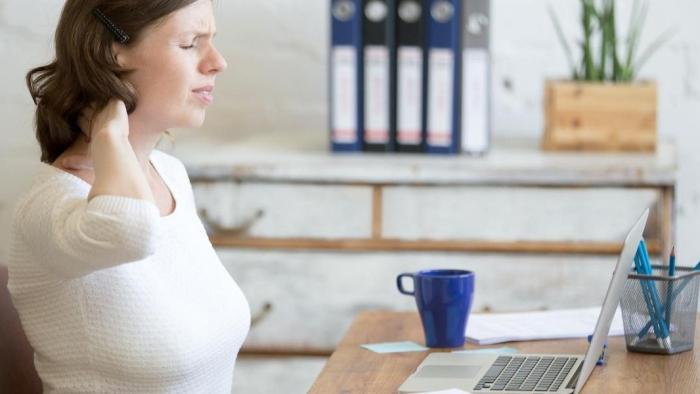 Dona amb mal d'esquena