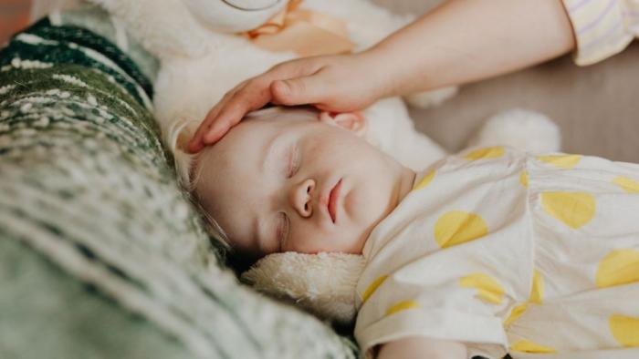 Nen amb simptomes de poliomelitis