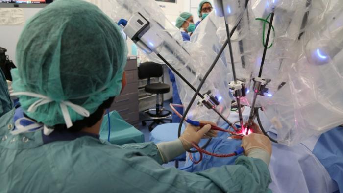 Cirurgia robòtica per tractar l’apnea del son a Vall d’Hebron