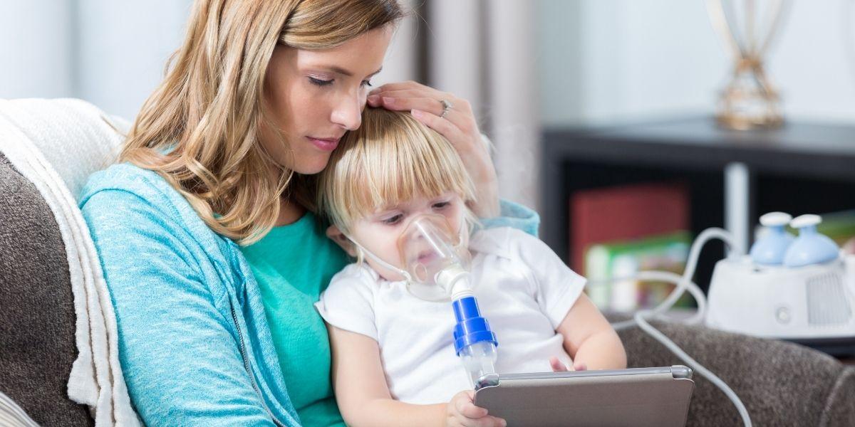 Una mare i el seu fill amb fibrosi quística