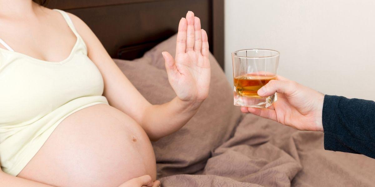 Dona embarassada rebutja alcohol