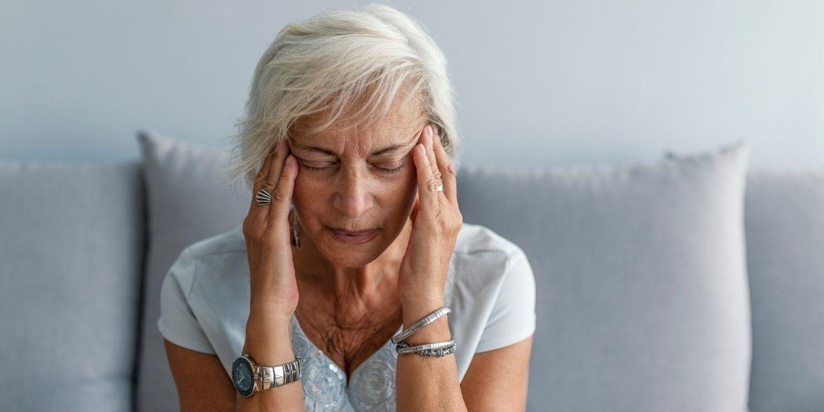 Dona amb mal de cap