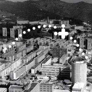 Fotografia aèria del Campus Vall d'Hebron i el barri a la dècada dels 70